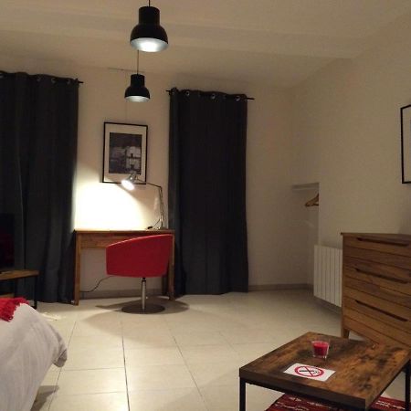 Le Studio Du Chateau Auriac-sur-Vendinelle Luaran gambar