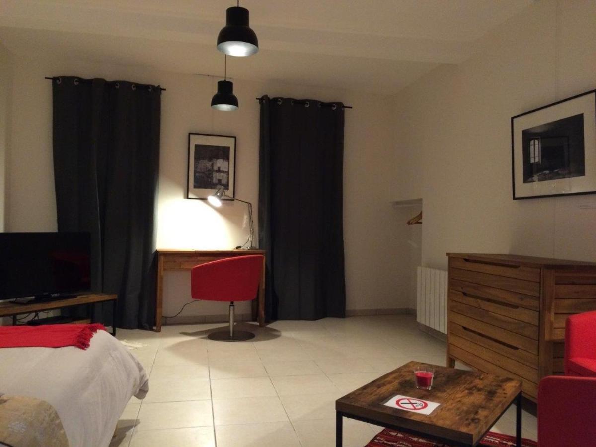 Le Studio Du Chateau Auriac-sur-Vendinelle Luaran gambar